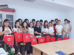 皓月迎佳節(jié)，中秋共團圓